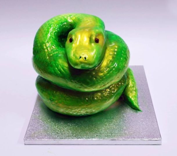 being-a-cake-sculptor-im-asked-to-make-everything-from-drunk-barbie-to-game-of-thrones-meets-14__880