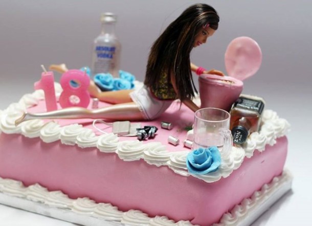 being-a-cake-sculptor-im-asked-to-make-everything-from-drunk-barbie-to-game-of-thrones-meets-2__880