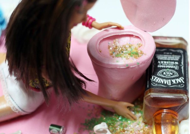 being-a-cake-sculptor-im-asked-to-make-everything-from-drunk-barbie-to-game-of-thrones-meets-3__880