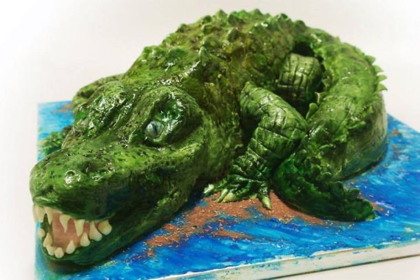 being-a-cake-sculptor-im-asked-to-make-everything-from-drunk-barbie-to-game-of-thrones-meets-4__880