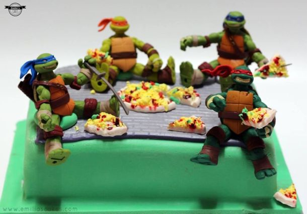 being-a-cake-sculptor-im-asked-to-make-everything-from-drunk-barbie-to-game-of-thrones-meets-8__880